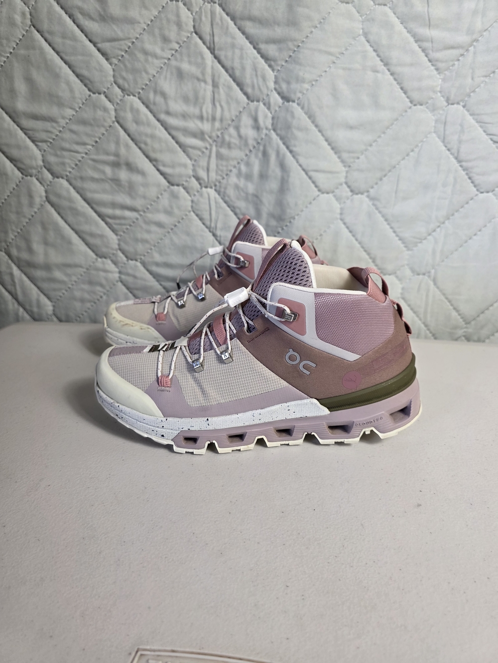 On Cloudtrax Hiking Boot Shoe Sneakers Rose Ivory 53.99054 Women’s Size 8
